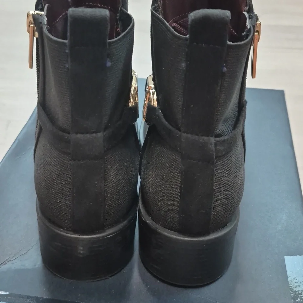 Elegant Black Ankle Boots with Gold Accent - Picture 6 of 6